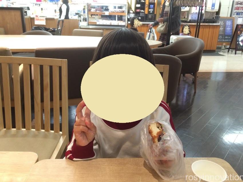 イオン津山パン工場１３　イートイン