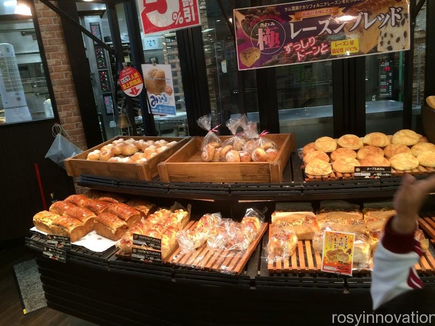 イオン津山パン工場３　陳列棚