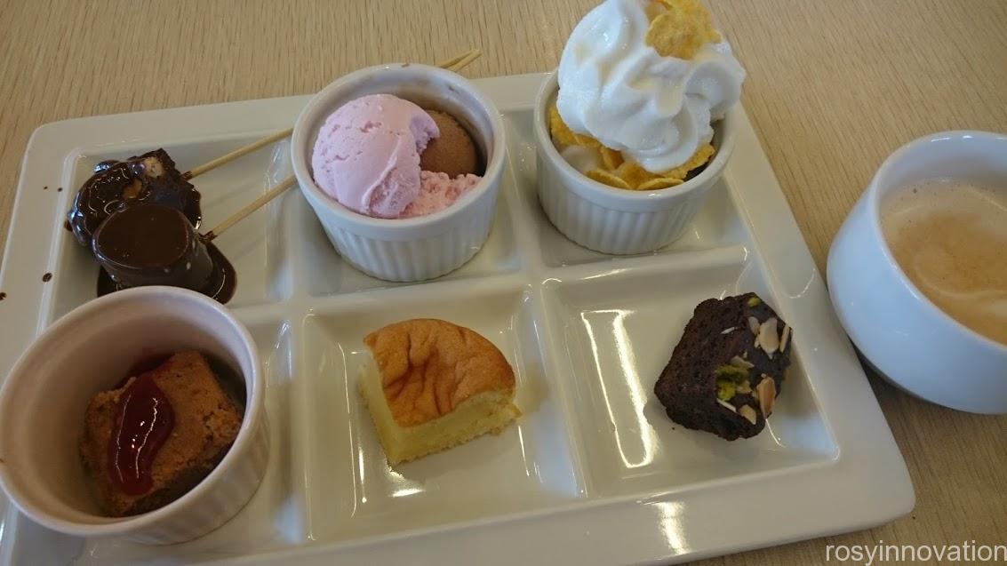 ワールドビュッフェ下中野３１　デザートケーキ