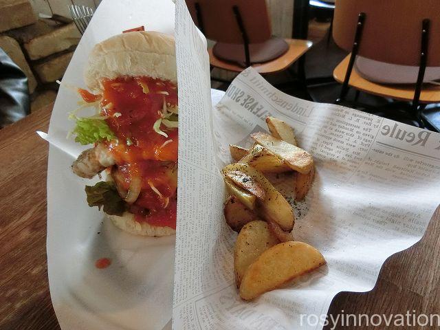 グリーンデイズカフェ津山１５　ハンバーガーとポテト