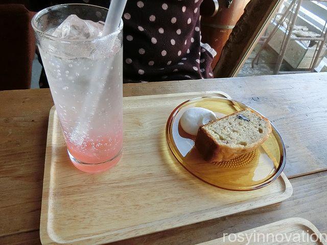 田町文化ストア２５　いちごドリンク