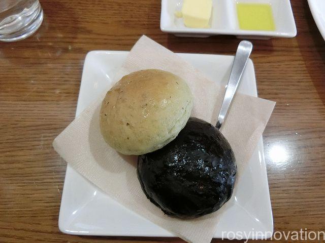 アムールアリエ１８　食べ放題のパンおかわり