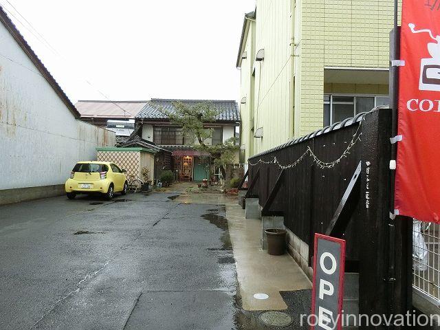 カフェ花音３　駐車場