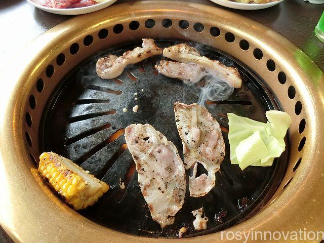 美作の丘１９　肉を焼く