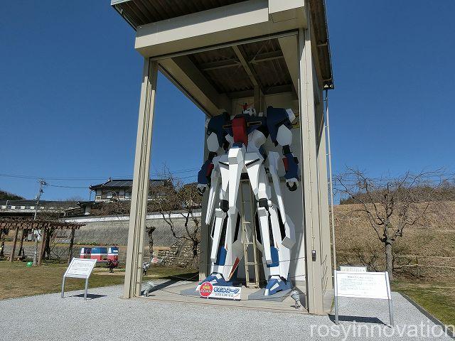 道の駅久米の里２２　ガンダムの展示
