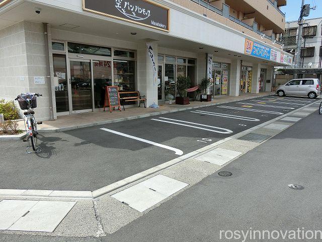 空とパンとハンモック２　駐車場