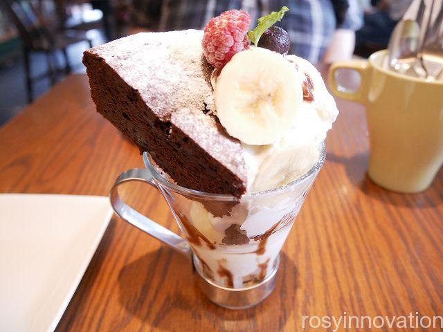 ケーキ　マーゴカフェ１３　ガトーショコラのパフェ