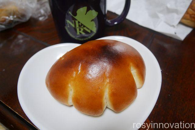 ナンバベーカリーのクリームパン