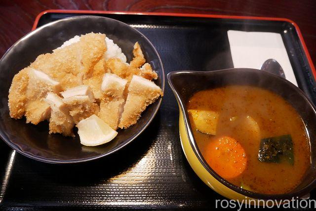 １スープカレーの店つくし１０　カツカレー