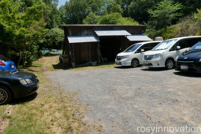 ヒュッテ (1)駐車場