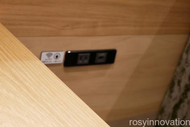 むさしの森珈琲　パンケーキとランチ (8)コンセント