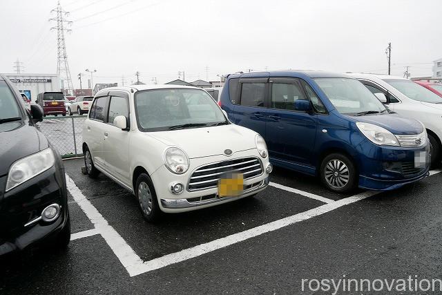 ラーメン辰弥 (2)駐車場