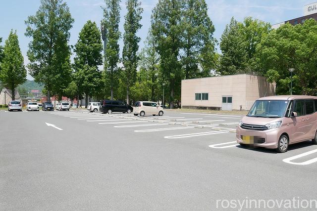 ペルフェット (1)駐車場