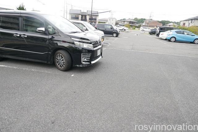 トルシュ (3)駐車場
