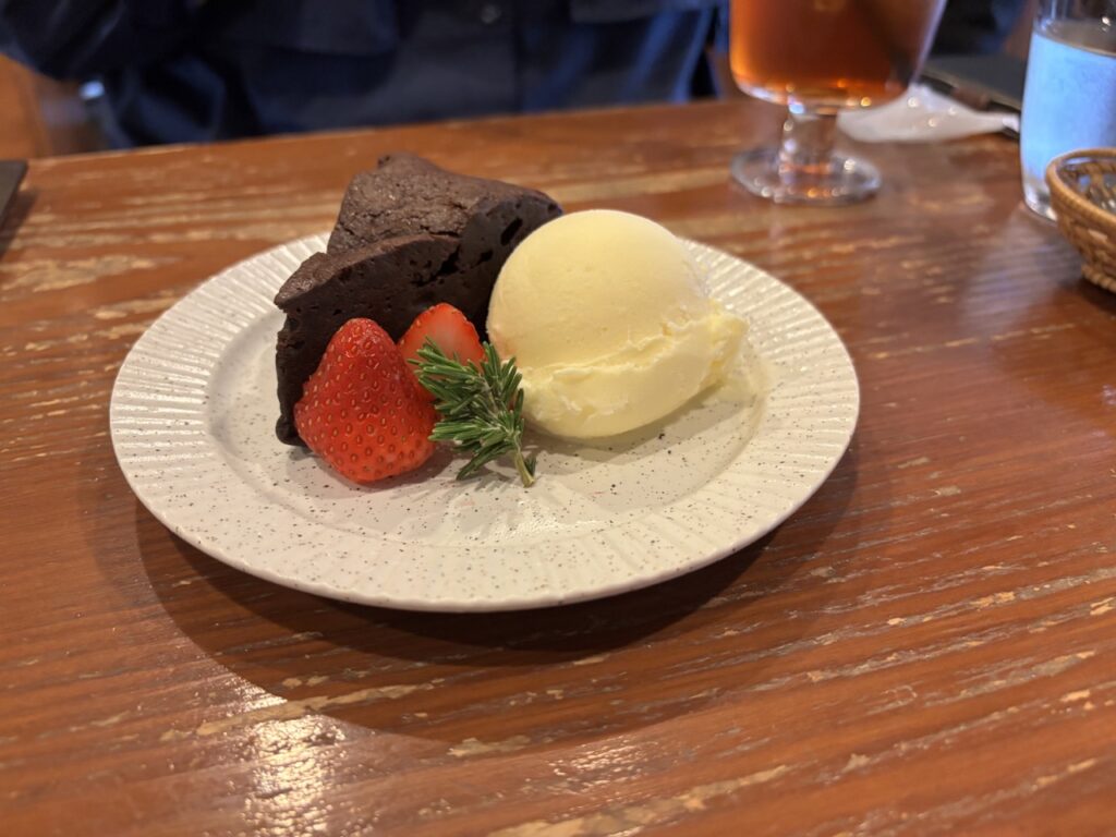 203cafe 2025年メニューIMG_2167（大）チョコケーキ