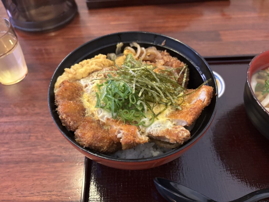 うどん一歩　2025年6月　メニュー１　カツ丼セット