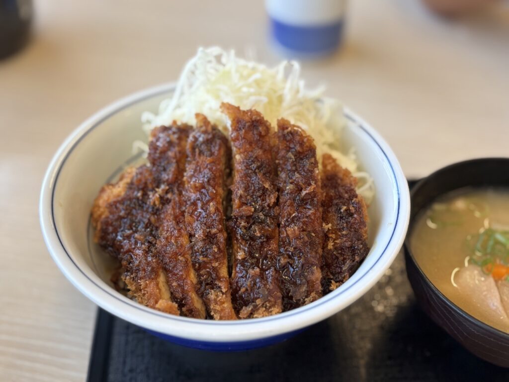 かつや岡山久米店　新店キャンペーン　2025年　メニュー　ソースカツ丼　梅