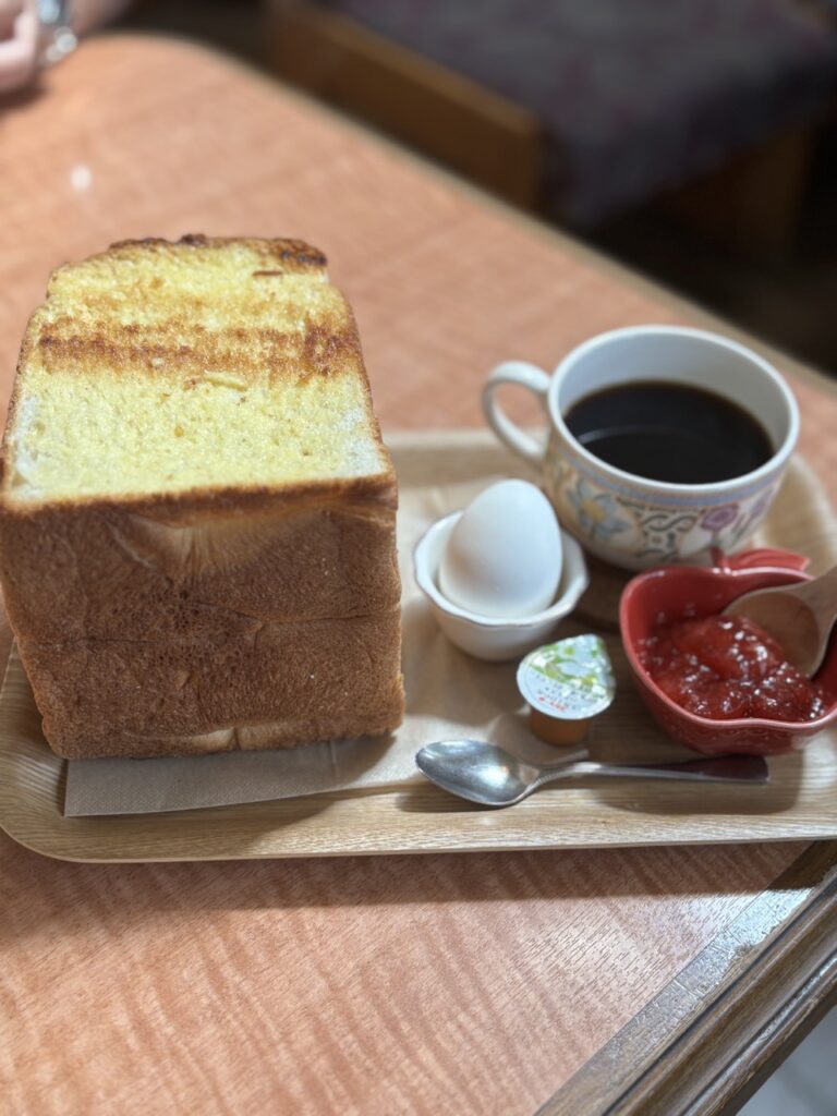 珈琲館アップル　2025年7月メニュー写真　パン