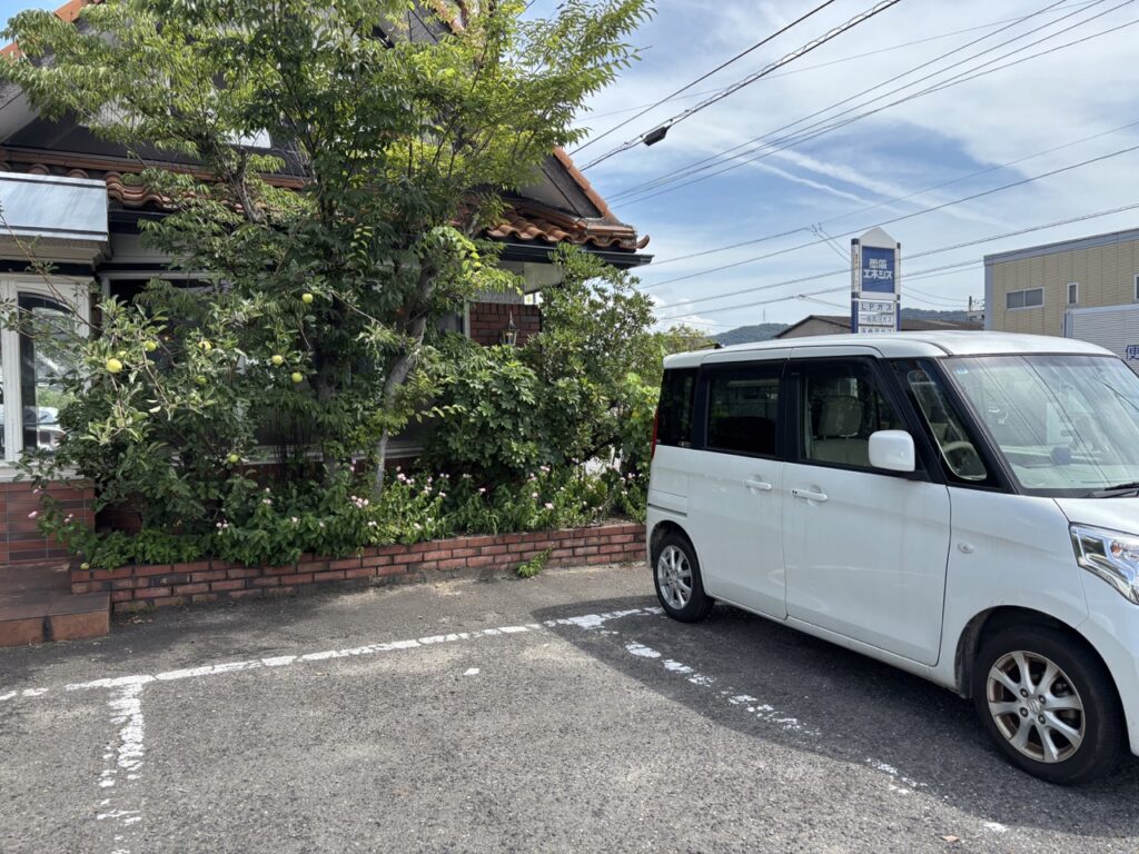 珈琲館アップル　2025年7月メニュー写真　駐車場