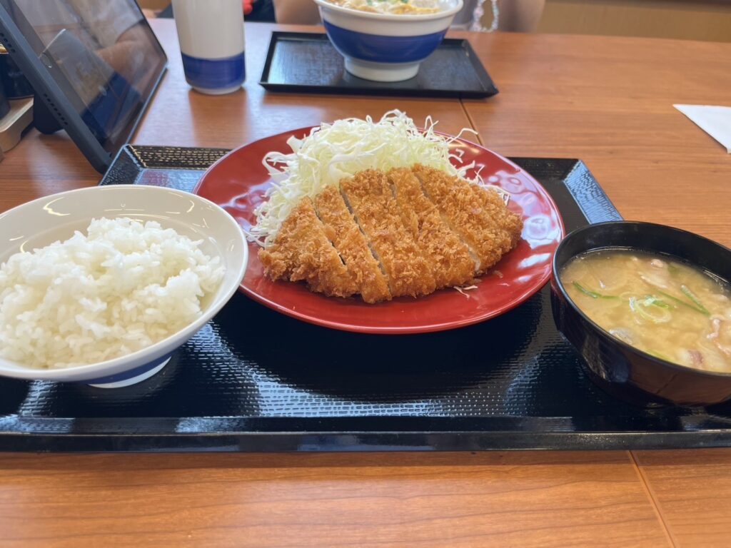 かつや岡山久米店　新店キャンペーン　2025年　メニュー　セール　ロースカツ定食