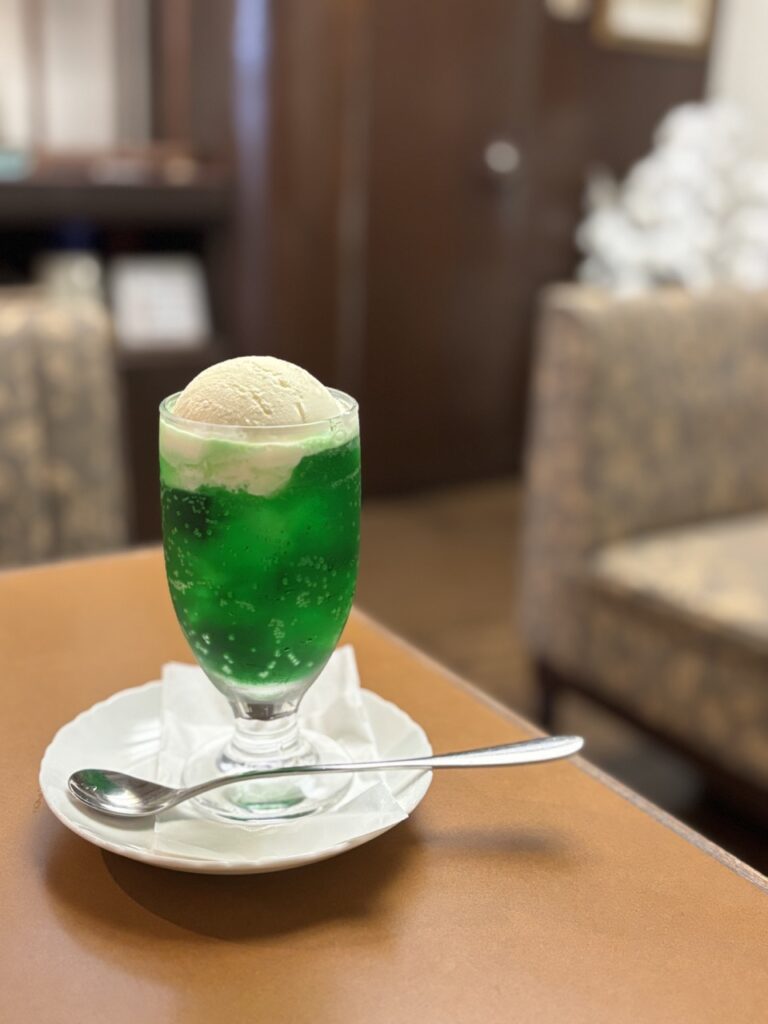 モンルポ　2025年7月　メニュー　クリームソーダ