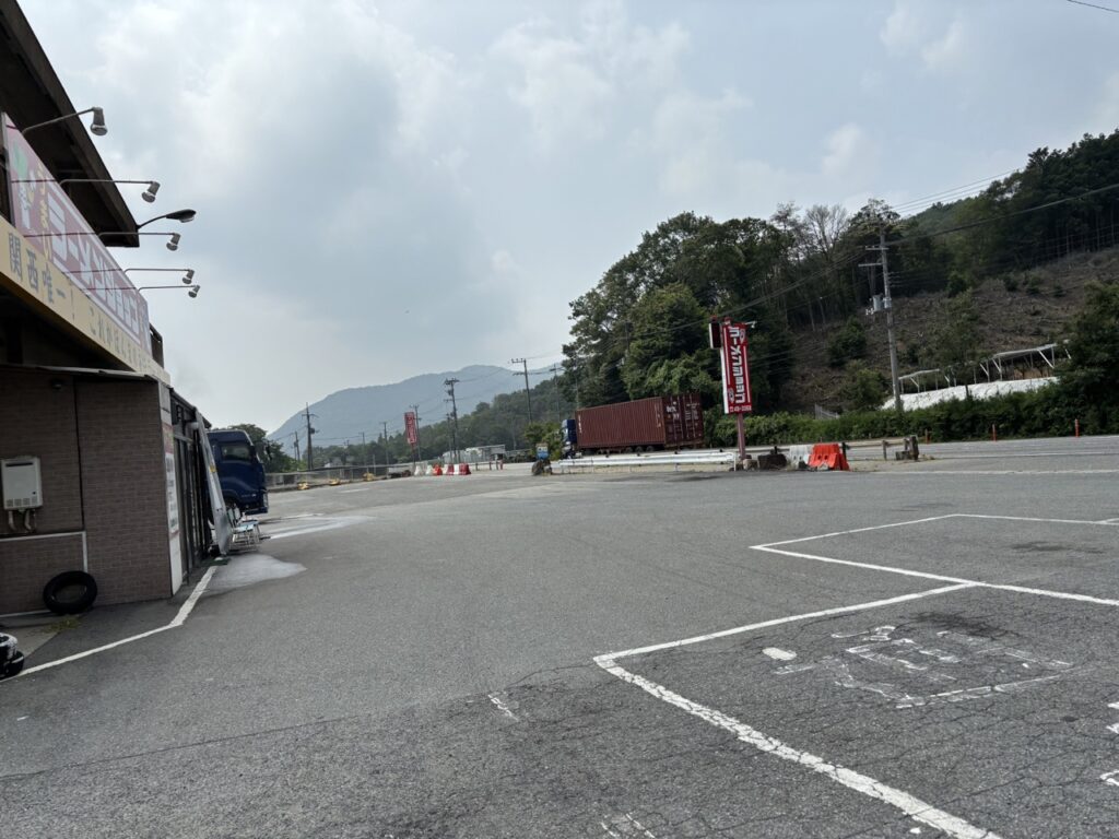 ラーメンショップなまず峠店　2025年7月　駐車場