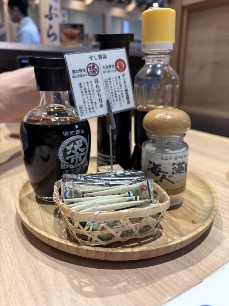 お値段が張るので足が遠のいている方もいらっしゃるかと思いますが、生本まぐろ5種盛り990円だけでも食べる価値のあるお店です。

おいしさに感動してきっと他のメニューも食べたくなるかと思いますが笑　しょうゆ