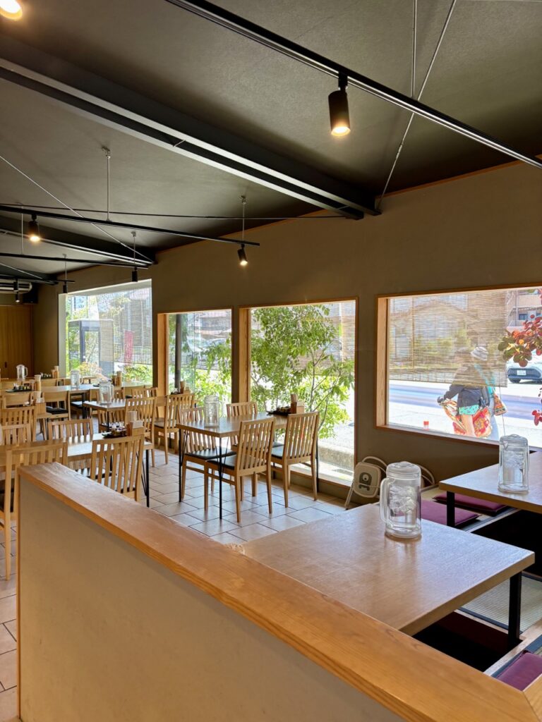 https://www.instagram.com/oudon_aozora/　店内