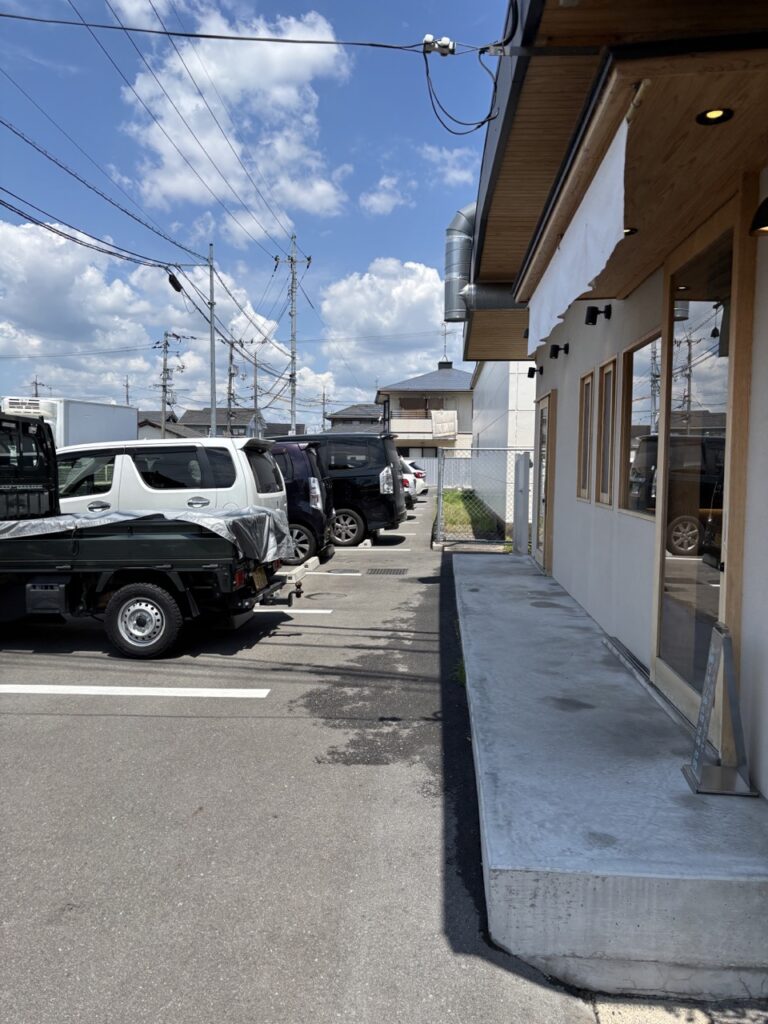 おうどんあおぞら　2026年5月　メニュー　駐車場