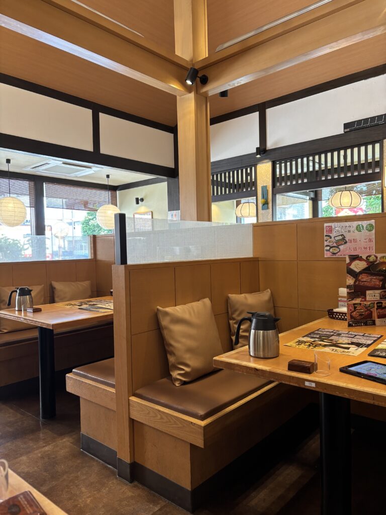 味の民芸 奉還町 食べ放題 メニュー1 店内